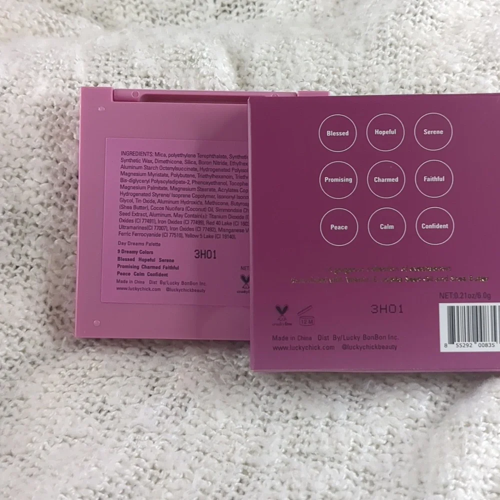 LUCKY CHICK Eyeshadow Palette in Daydreams, 6g/0.21oz